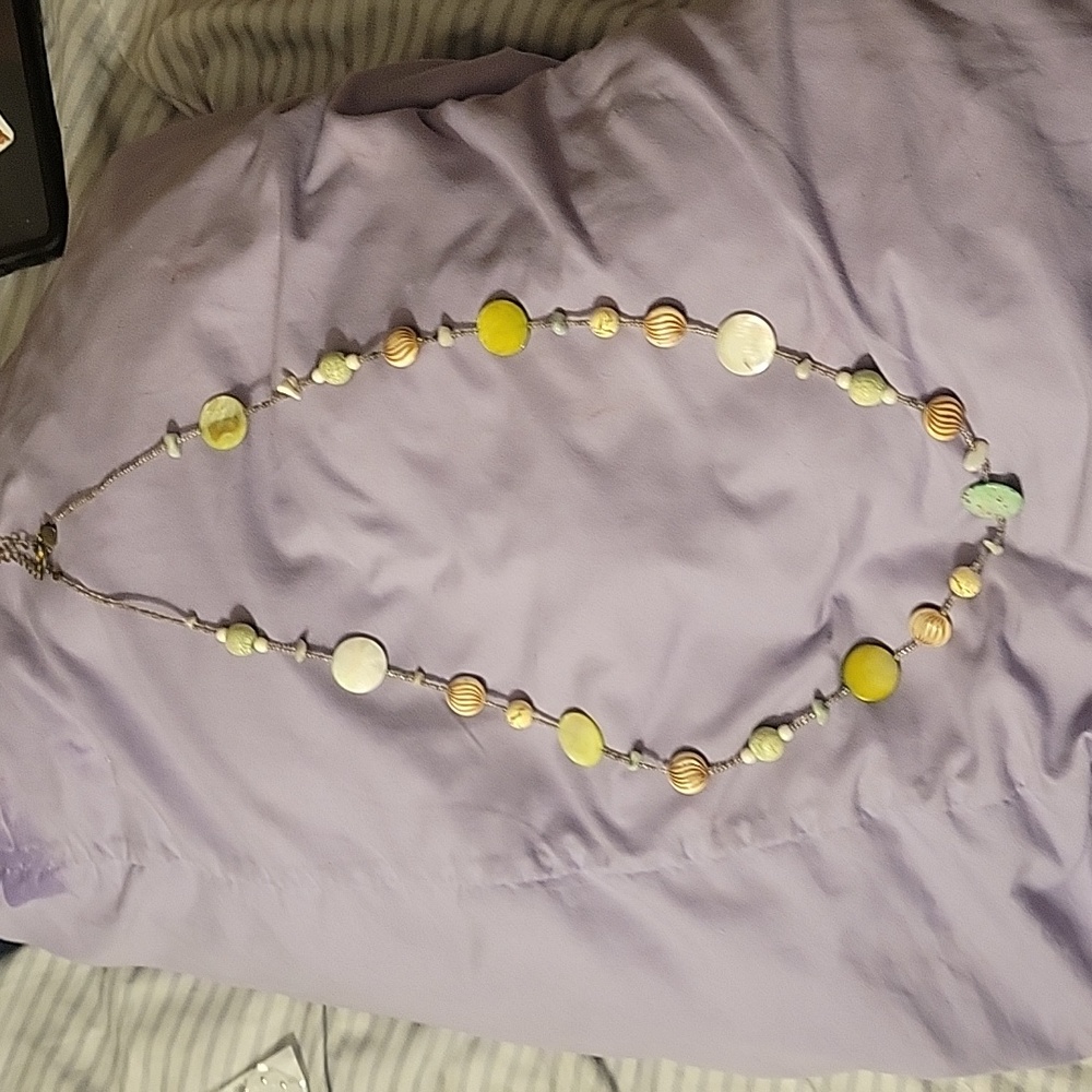 Long shell and bead necklace - Picture 1 of 3